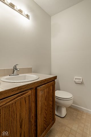 9223 Golden Oaks E, Indianapolis, IN 46260