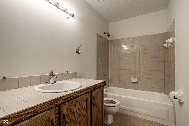 9223 Golden Oaks E, Indianapolis, IN 46260