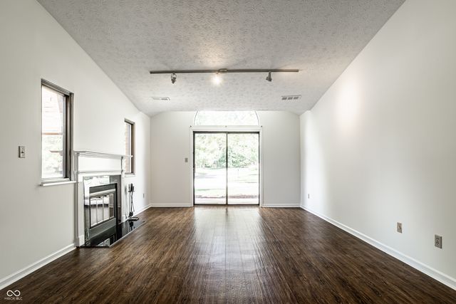 9223 Golden Oaks E, Indianapolis, IN 46260