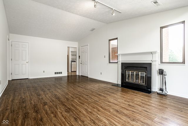 9223 Golden Oaks E, Indianapolis, IN 46260