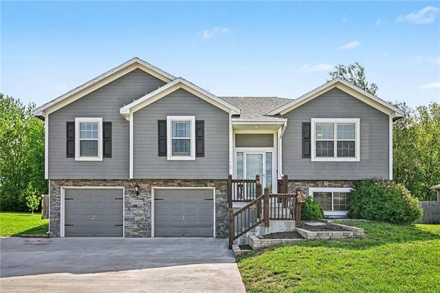 19205 Switchgrass Drive, Smithville, MO 64089