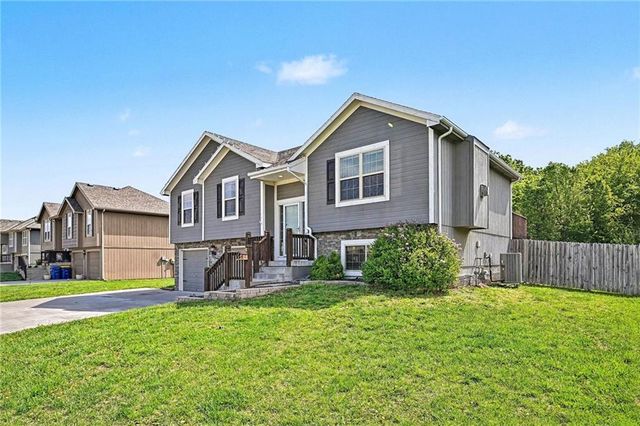 19205 Switchgrass Drive, Smithville, MO 64089