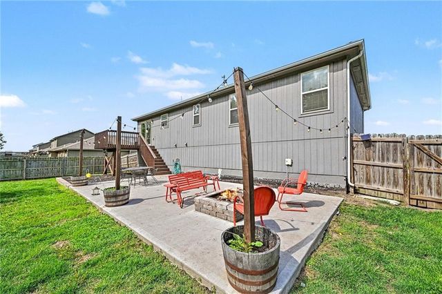 19205 Switchgrass Drive, Smithville, MO 64089
