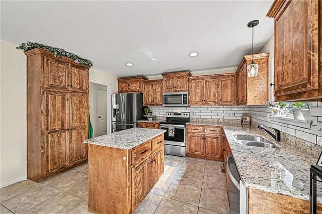 19205 Switchgrass Drive, Smithville, MO 64089