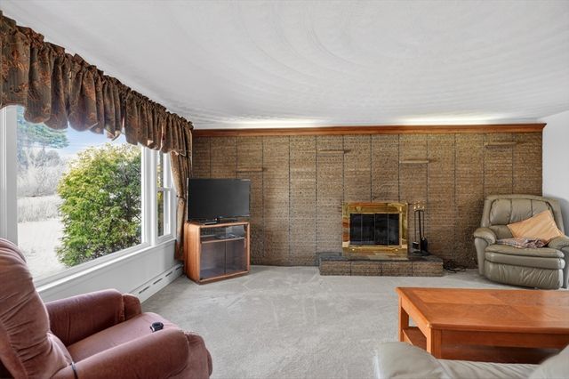 95 Grove St, Shrewsbury, MA 01545