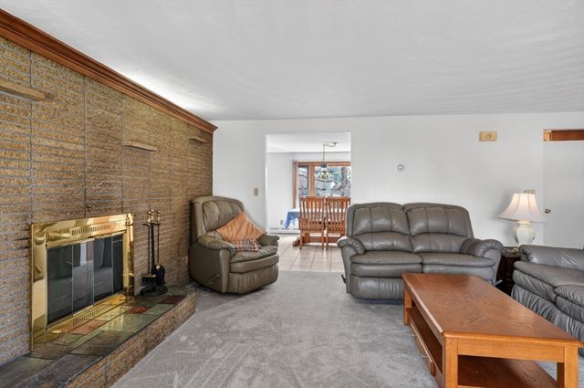 95 Grove St, Shrewsbury, MA 01545