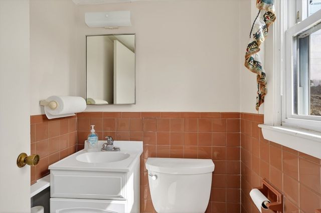 95 Grove St, Shrewsbury, MA 01545