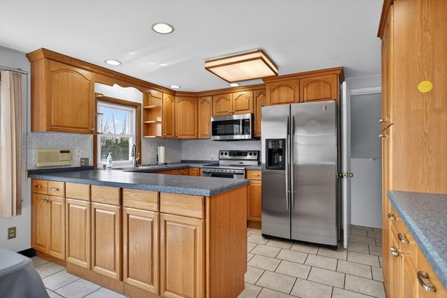 95 Grove St, Shrewsbury, MA 01545