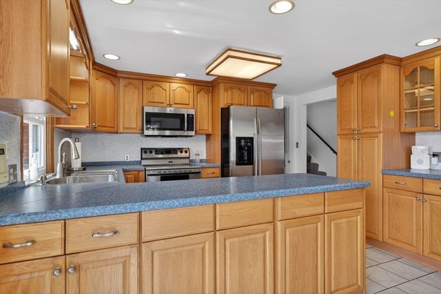 95 Grove St, Shrewsbury, MA 01545