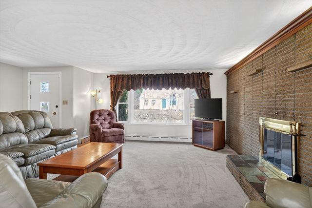 95 Grove St, Shrewsbury, MA 01545