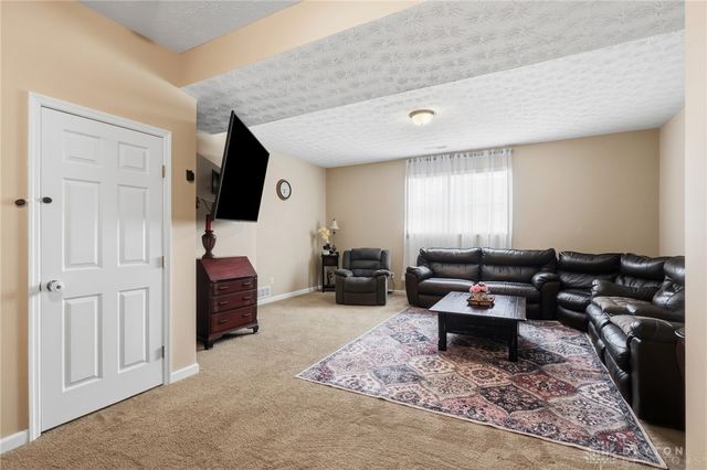 4236 Silver Oak Way, Huber Heights, OH 45424