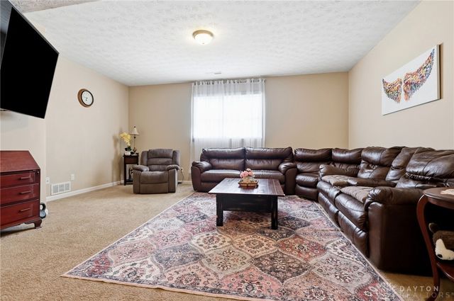 4236 Silver Oak Way, Huber Heights, OH 45424