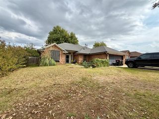 900 Harrison Street, Harrah, OK 73045