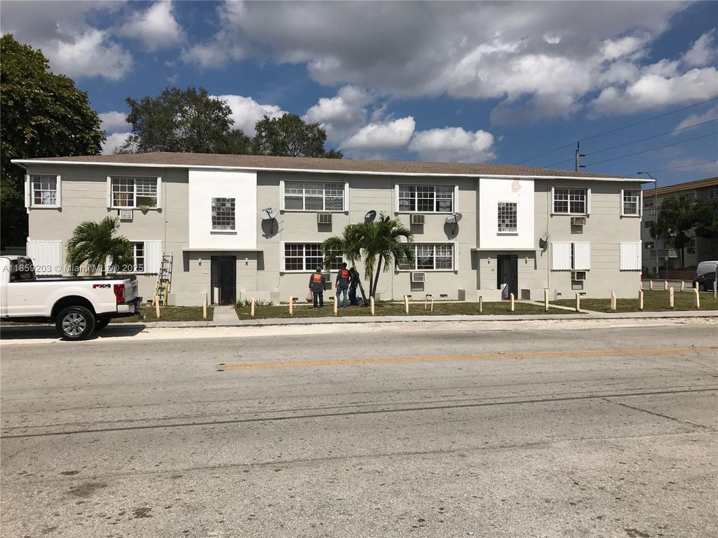 595 NE 129th St, North Miami, FL 33161