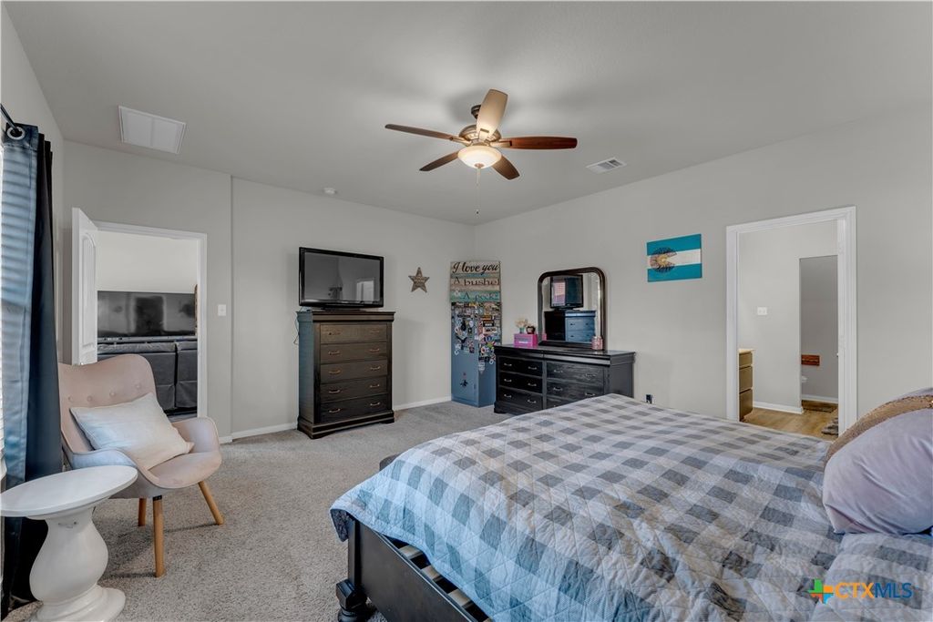 Image 13 of property listing at 637 Donegal Lane, Georgetown, TX 78626