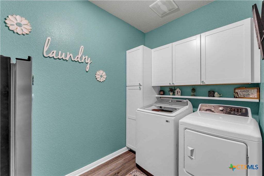 Image 15 of property listing at 637 Donegal Lane, Georgetown, TX 78626