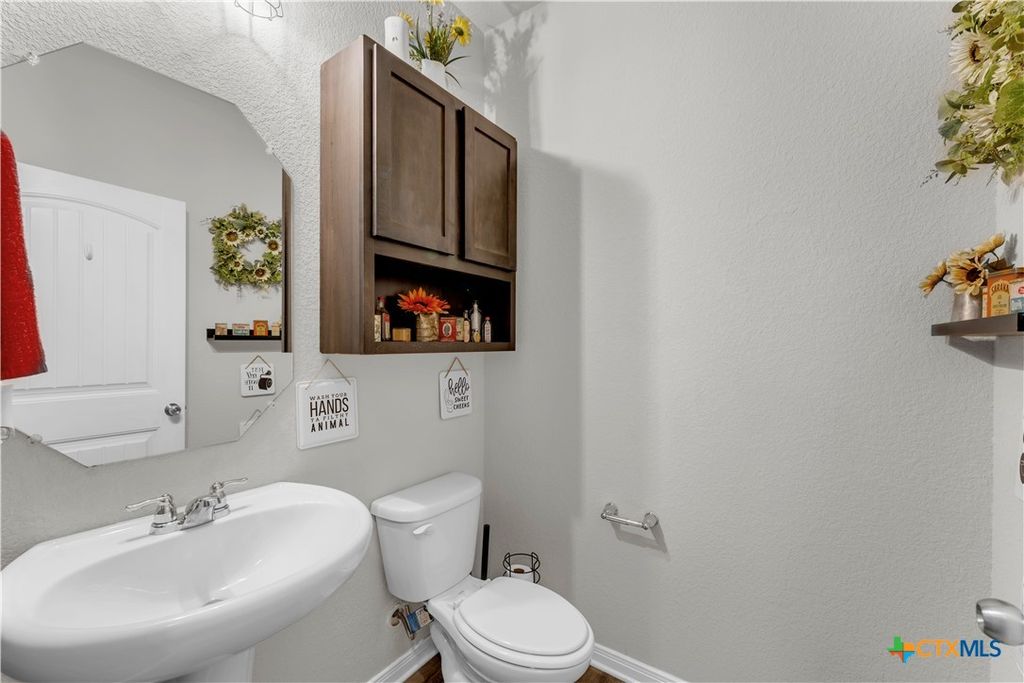 Image 17 of property listing at 637 Donegal Lane, Georgetown, TX 78626