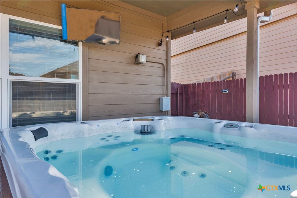 Image 26 of property listing at 637 Donegal Lane, Georgetown, TX 78626