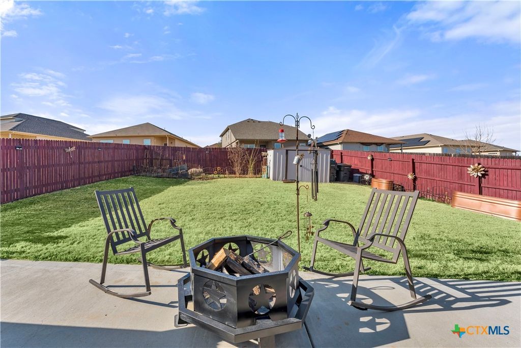 Image 27 of property listing at 637 Donegal Lane, Georgetown, TX 78626