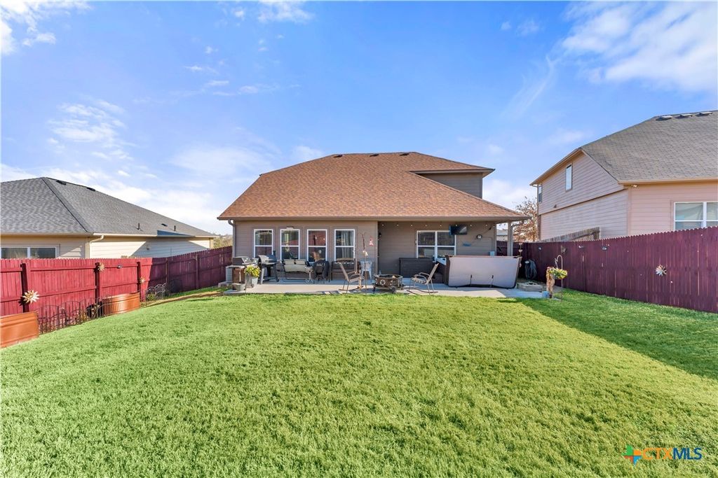 Image 28 of property listing at 637 Donegal Lane, Georgetown, TX 78626