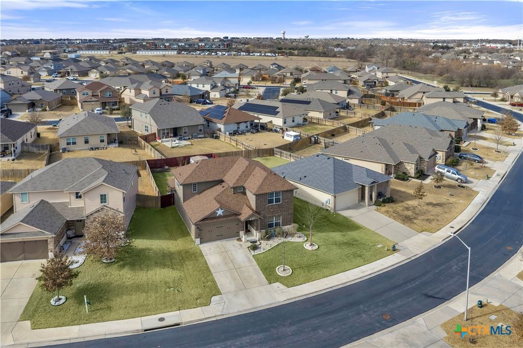 Image 29 of property listing at 637 Donegal Lane, Georgetown, TX 78626