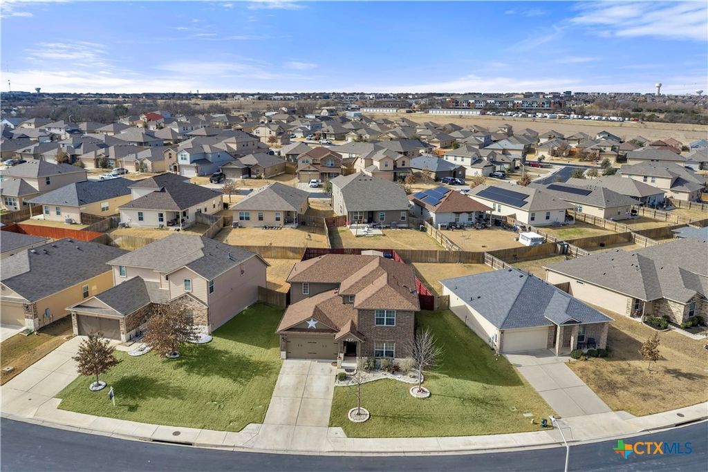 Image 30 of property listing at 637 Donegal Lane, Georgetown, TX 78626