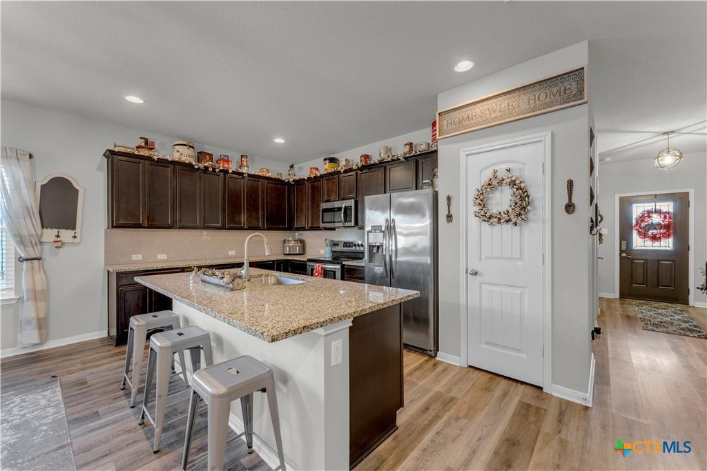 Image 6 of property listing at 637 Donegal Lane, Georgetown, TX 78626