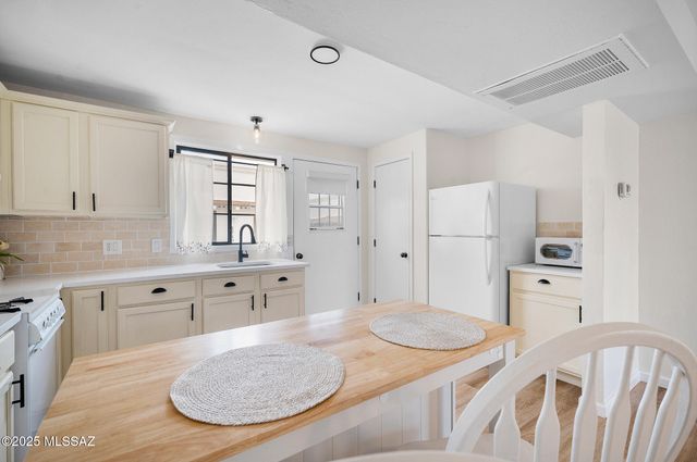 435 S Paseo Lobo Unit B, Green Valley, AZ 85614