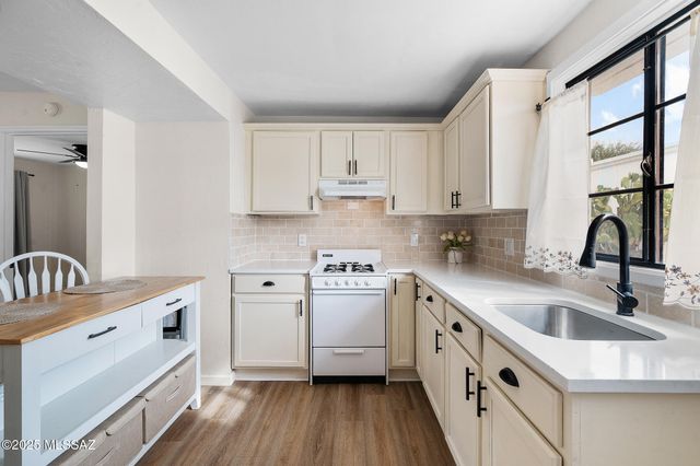 435 S Paseo Lobo Unit B, Green Valley, AZ 85614