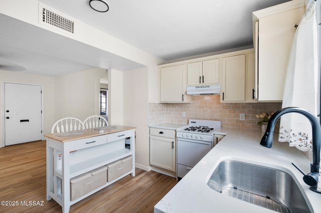 435 S Paseo Lobo Unit B, Green Valley, AZ 85614