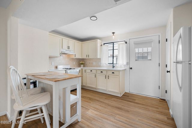 435 S Paseo Lobo Unit B, Green Valley, AZ 85614