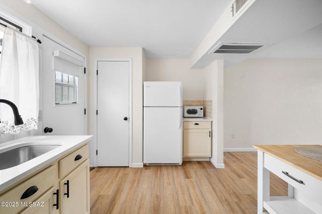 435 S Paseo Lobo Unit B, Green Valley, AZ 85614