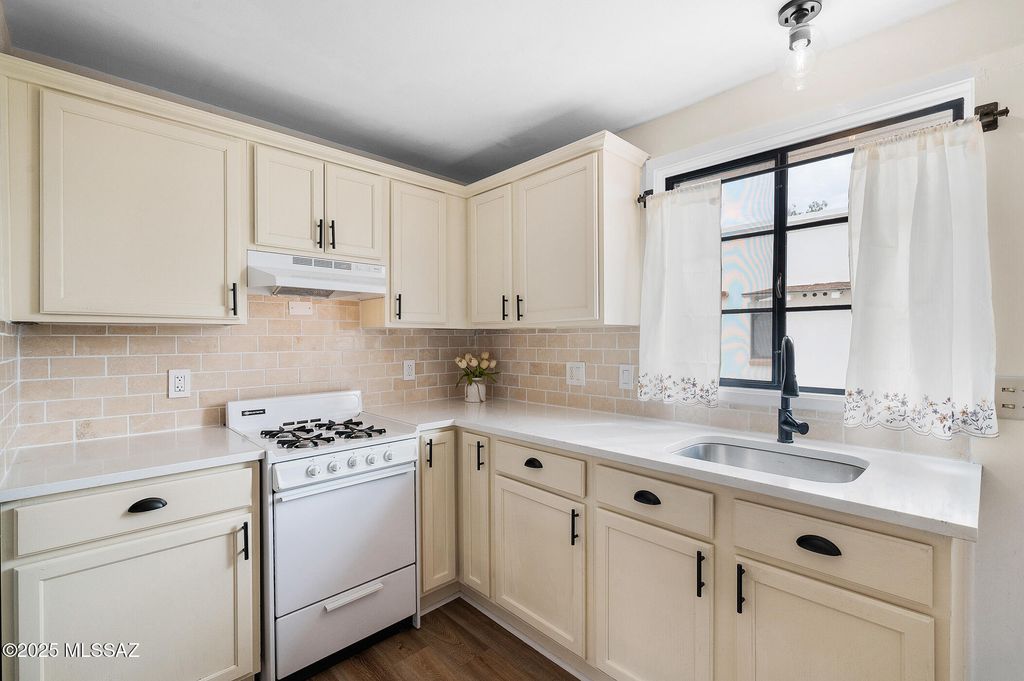 435 S Paseo Lobo Unit B, Green Valley, AZ 85614