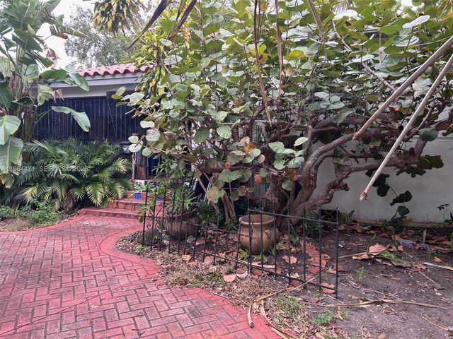 655 NE 82nd St, Miami, FL 33138