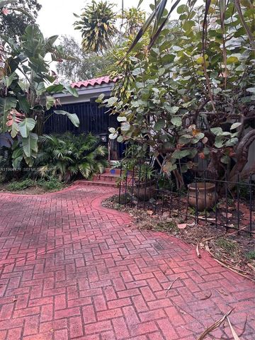 655 NE 82nd St, Miami, FL 33138