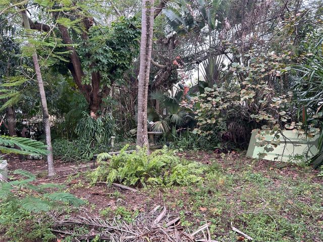 655 NE 82nd St, Miami, FL 33138