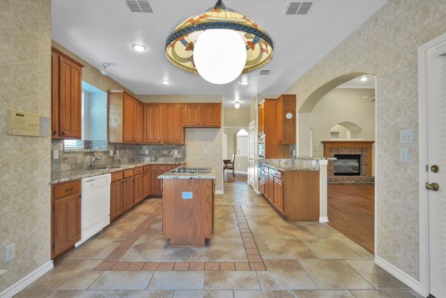 4213 Forestedge Drive, Grand Prairie, TX 75052