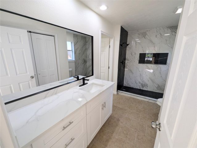 809 Glen Hollow Drive, Conroe, TX 77385