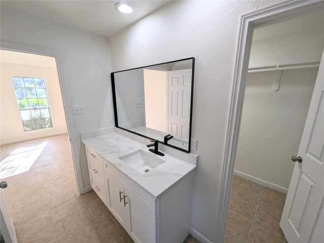 809 Glen Hollow Drive, Conroe, TX 77385