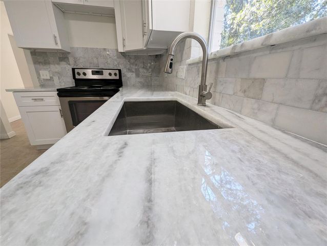809 Glen Hollow Drive, Conroe, TX 77385