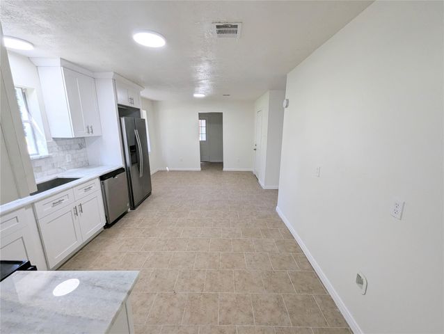 809 Glen Hollow Drive, Conroe, TX 77385