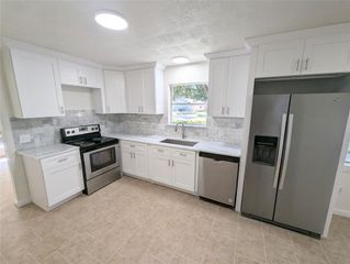 809 Glen Hollow Drive, Conroe, TX 77385