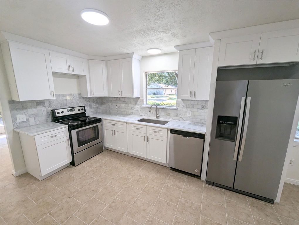 809 Glen Hollow Drive, Conroe, TX 77385