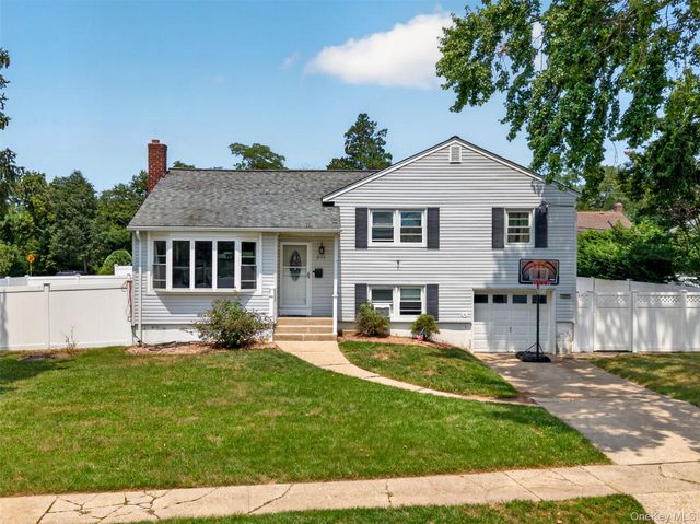 201 Willis Court, Wantagh, NY 11793