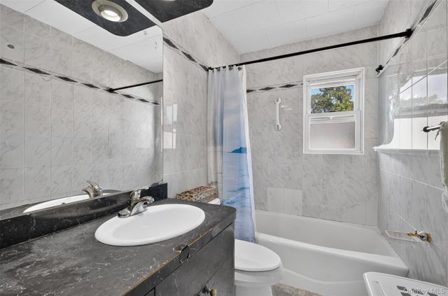 201 Willis Court, Wantagh, NY 11793