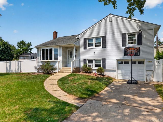201 Willis Court, Wantagh, NY 11793
