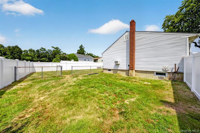 201 Willis Court, Wantagh, NY 11793