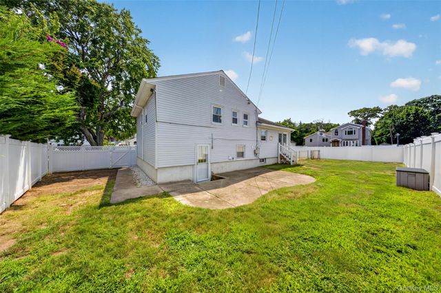 201 Willis Court, Wantagh, NY 11793