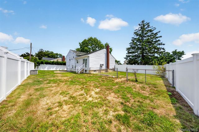 201 Willis Court, Wantagh, NY 11793