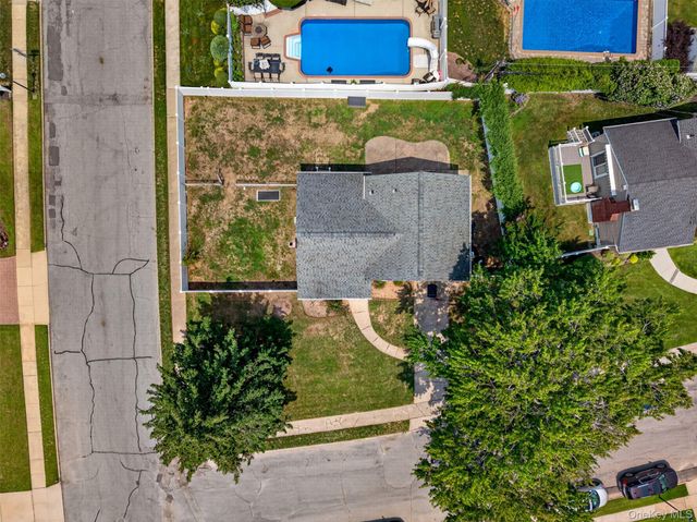 201 Willis Court, Wantagh, NY 11793